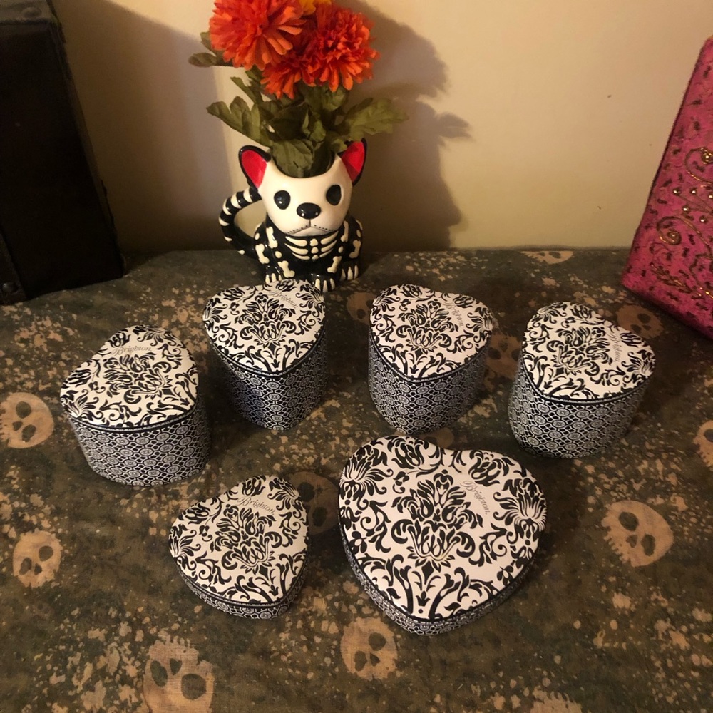 Collectible Brighton (6) Piece Black/White Floral Heart Jewelry Tin Set